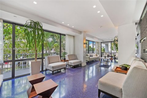 Condo in Miami Beach, Florida, 2 bedrooms  № 2060984 - photo 12