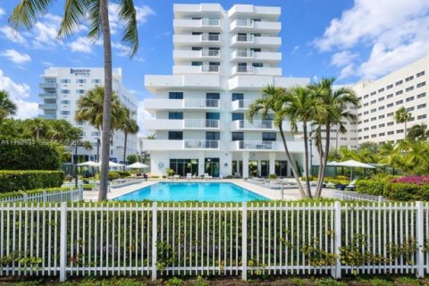 Condo in Miami Beach, Florida, 2 bedrooms  № 2060984 - photo 26