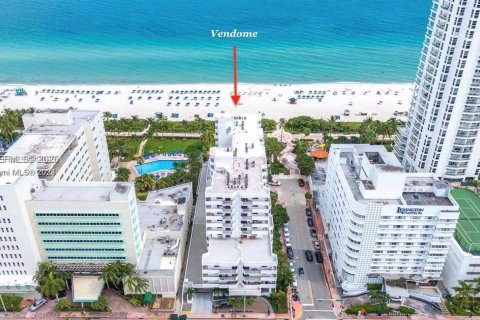 Condo in Miami Beach, Florida, 2 bedrooms  № 2060984 - photo 18