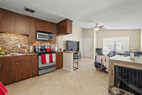 House in Tampa, Florida 3 bedrooms, 139.54 sq.m. № 2233730 - photo 11