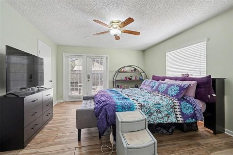 House in Tampa, Florida 3 bedrooms, 139.54 sq.m. № 2233730 - photo 15