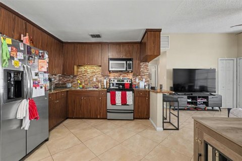 House in Tampa, Florida 3 bedrooms, 139.54 sq.m. № 2233730 - photo 13