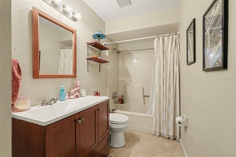 House in Tampa, Florida 3 bedrooms, 139.54 sq.m. № 2233730 - photo 14