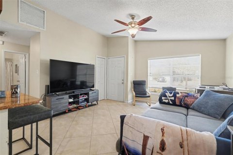 House in Tampa, Florida 3 bedrooms, 139.54 sq.m. № 2233730 - photo 8