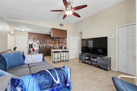 House in Tampa, Florida 3 bedrooms, 139.54 sq.m. № 2233730 - photo 6