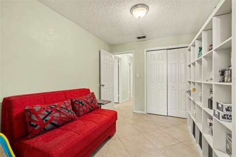 House in Tampa, Florida 3 bedrooms, 139.54 sq.m. № 2233730 - photo 25