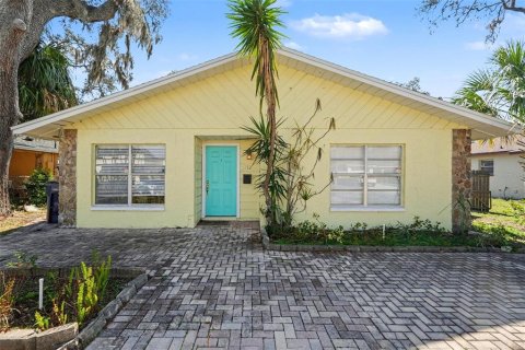 House in Tampa, Florida 3 bedrooms, 139.54 sq.m. № 2233730 - photo 2