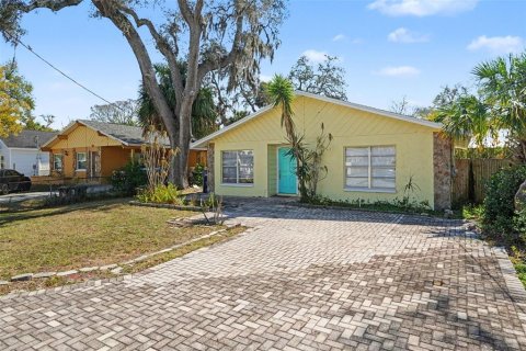 House in Tampa, Florida 3 bedrooms, 139.54 sq.m. № 2233730 - photo 3