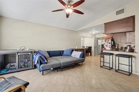 House in Tampa, Florida 3 bedrooms, 139.54 sq.m. № 2233730 - photo 7