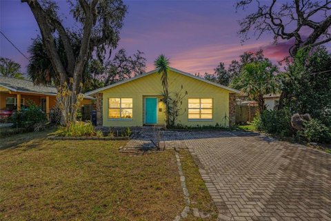 House in Tampa, Florida 3 bedrooms, 139.54 sq.m. № 2233730 - photo 4