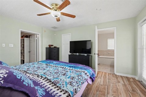 House in Tampa, Florida 3 bedrooms, 139.54 sq.m. № 2233730 - photo 17