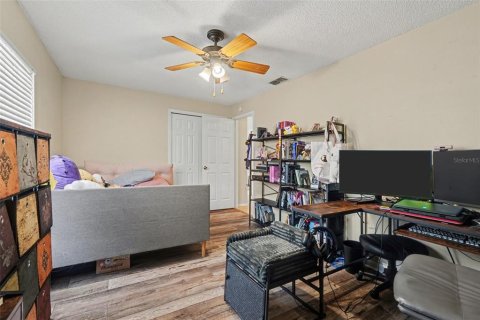 House in Tampa, Florida 3 bedrooms, 139.54 sq.m. № 2233730 - photo 5