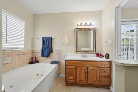 House in Tampa, Florida 3 bedrooms, 139.54 sq.m. № 2233730 - photo 18