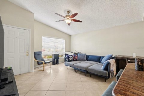 House in Tampa, Florida 3 bedrooms, 139.54 sq.m. № 2233730 - photo 9