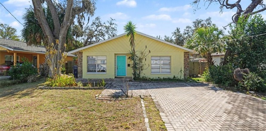 House in Tampa, Florida 3 bedrooms, 139.54 sq.m. № 2233730
