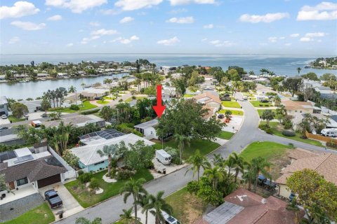 House in Saint Petersburg, Florida 3 bedrooms, 143.44 sq.m. № 1759441 - photo 7