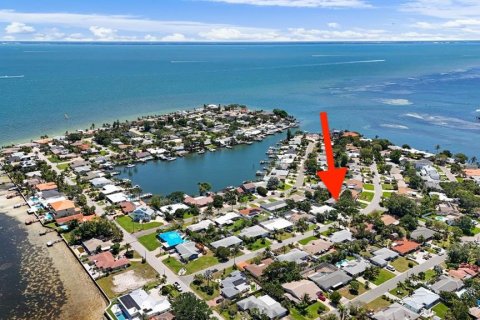 House in Saint Petersburg, Florida 3 bedrooms, 143.44 sq.m. № 1759441 - photo 6