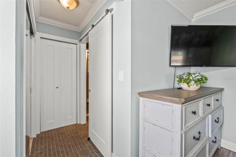 House in Saint Petersburg, Florida 3 bedrooms, 143.44 sq.m. № 1759441 - photo 13