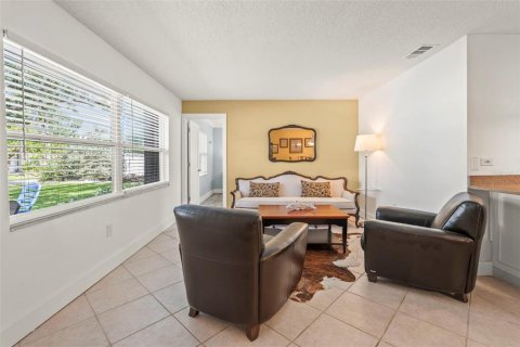 House in Saint Petersburg, Florida 3 bedrooms, 143.44 sq.m. № 1759441 - photo 17