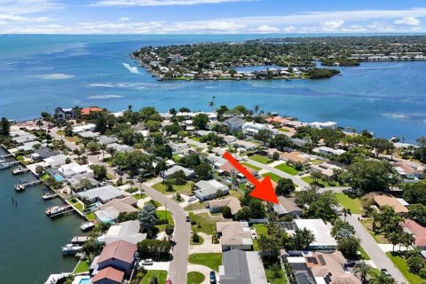 House in Saint Petersburg, Florida 3 bedrooms, 143.44 sq.m. № 1759441 - photo 5