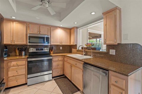 House in Saint Petersburg, Florida 3 bedrooms, 143.44 sq.m. № 1759441 - photo 29
