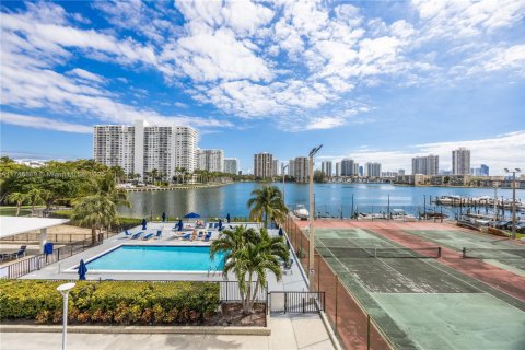 Condo in Aventura, Florida, 1 bedroom  № 1870033 - photo 25