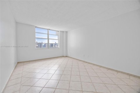 Condo in Aventura, Florida, 1 bedroom  № 1870033 - photo 12