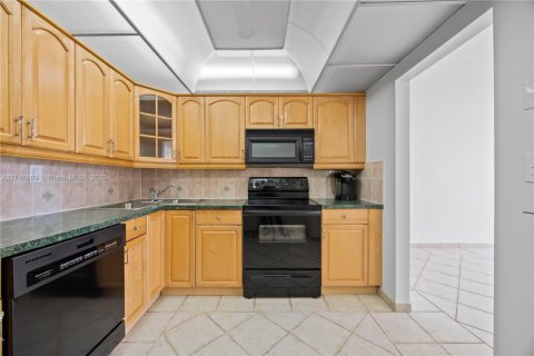 Condo in Aventura, Florida, 1 bedroom  № 1870033 - photo 9