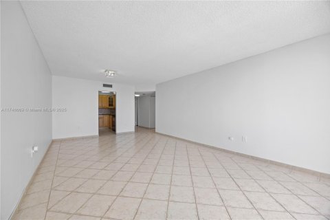 Condo in Aventura, Florida, 1 bedroom  № 1870033 - photo 3