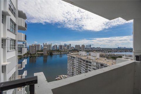 Condo in Aventura, Florida, 1 bedroom  № 1870033 - photo 1