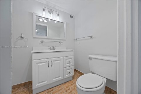 Condo in Aventura, Florida, 1 bedroom  № 1870033 - photo 16