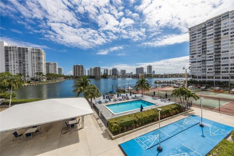 Condo in Aventura, Florida, 1 bedroom  № 1870033 - photo 24