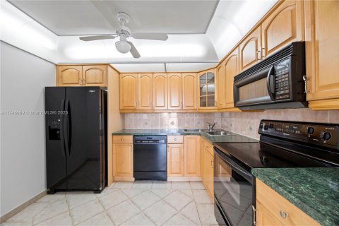 Condo in Aventura, Florida, 1 bedroom  № 1870033 - photo 8