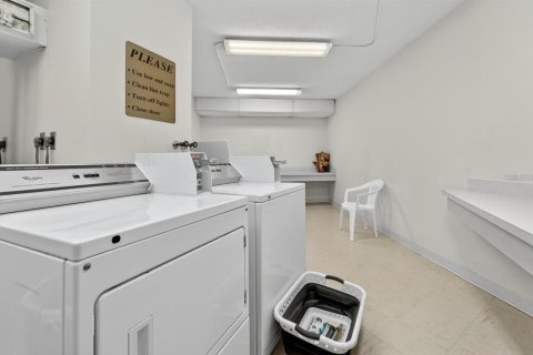 Купить кондоминиум в Корал-Спрингс, Флорида 3 комнаты, 125.42м2, № 2147107 - фото 27