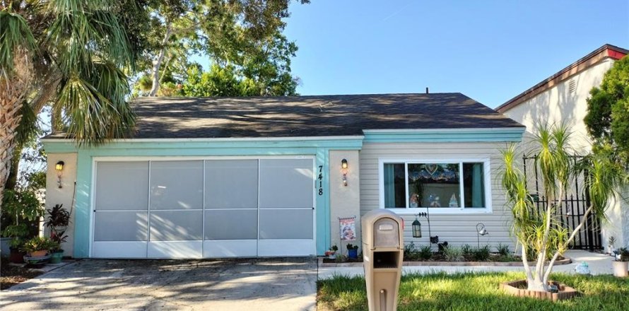 House in Hudson, Florida 2 bedrooms, 147.16 sq.m. № 1835077