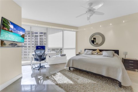 Condo in Hollywood, Florida, 3 bedrooms  № 2152542 - photo 28