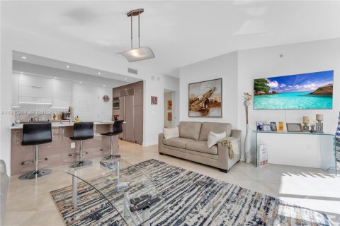 Condo in Hollywood, Florida, 3 bedrooms  № 2152542 - photo 8