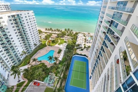 Condo in Hollywood, Florida, 3 bedrooms  № 2152542 - photo 23