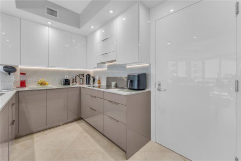 Condo in Hollywood, Florida, 3 bedrooms  № 2152542 - photo 13