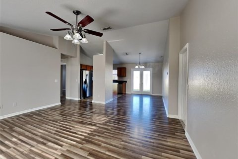 Villa ou maison à louer à Winter Haven, Floride: 3 chambres, 126.07 m2 № 2396510 - photo 4