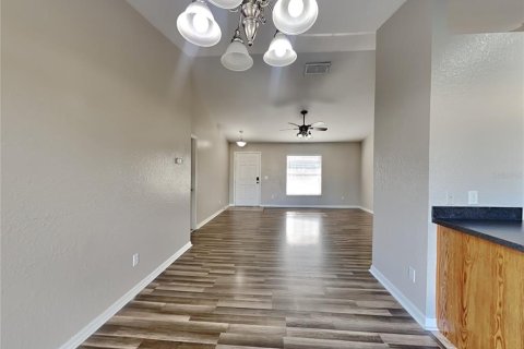 Villa ou maison à louer à Winter Haven, Floride: 3 chambres, 126.07 m2 № 2396510 - photo 6