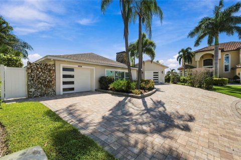 Casa en venta en Tampa, Florida, 3 dormitorios, 243.87 m2 № 2386167 - foto 2