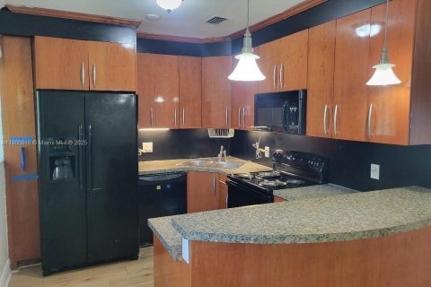 House in North Miami, Florida 3 bedrooms, 87.89 sq.m. № 1957217 - photo 7