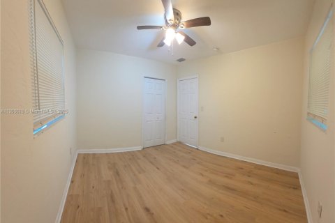 House in North Miami, Florida 3 bedrooms, 87.89 sq.m. № 1957217 - photo 16