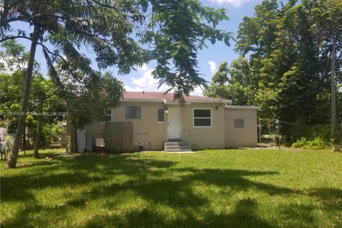 House in North Miami, Florida 3 bedrooms, 87.89 sq.m. № 1957217 - photo 18