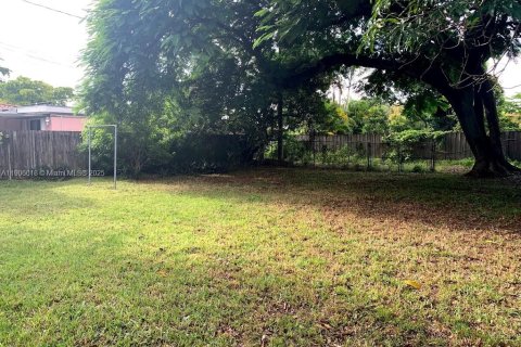 House in North Miami, Florida 3 bedrooms, 87.89 sq.m. № 1957217 - photo 20