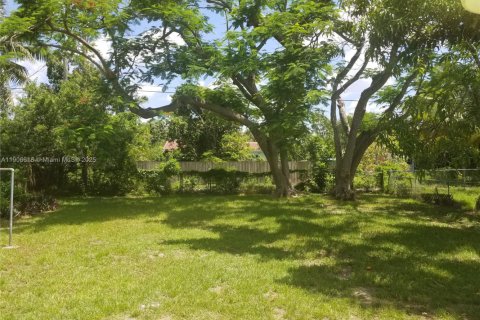 House in North Miami, Florida 3 bedrooms, 87.89 sq.m. № 1957217 - photo 21