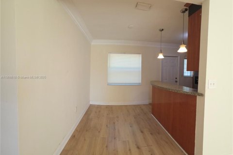 House in North Miami, Florida 3 bedrooms, 87.89 sq.m. № 1957217 - photo 14