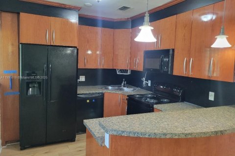 House in North Miami, Florida 3 bedrooms, 87.89 sq.m. № 1957217 - photo 17