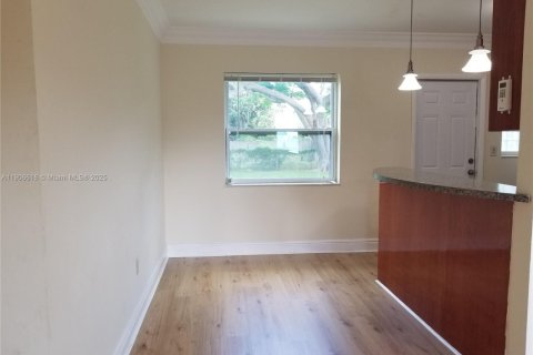 House in North Miami, Florida 3 bedrooms, 87.89 sq.m. № 1957217 - photo 4